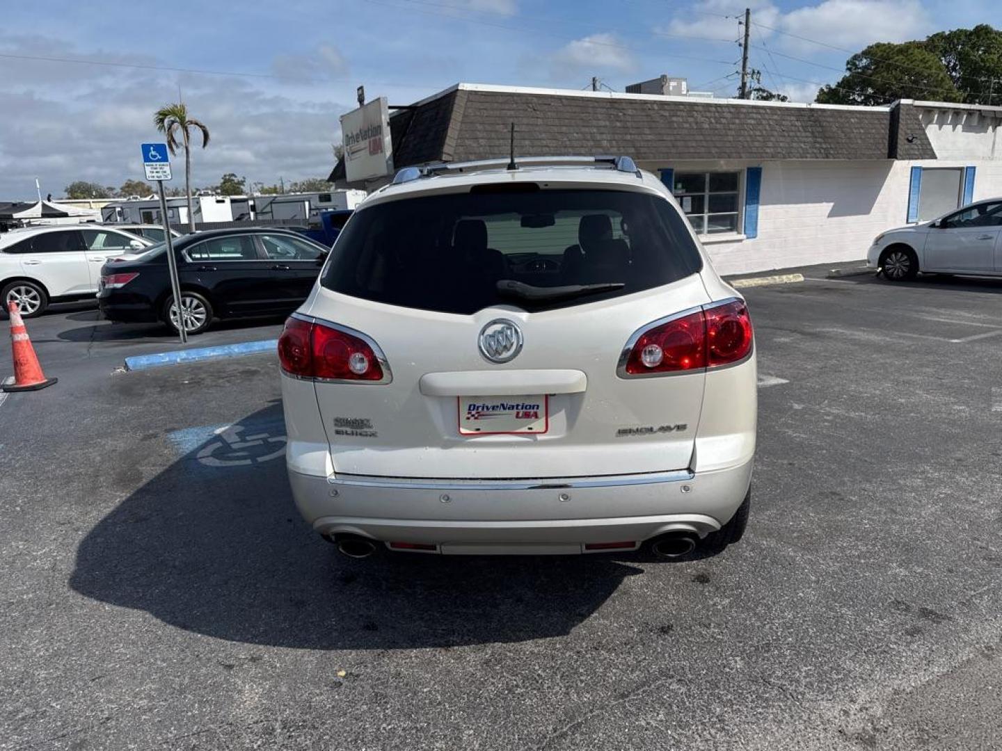 2012 WHITE BUICK ENCLAVE CXL (5GAKRCED3CJ) with an 3.6L engine, Automatic transmission, located at 2929 9th St. West, Bradenton, 34205, (941) 242-2810, 27.473591, -82.570679 - Thanks for inquring into DriveNation USA! All vehicles listed can be viewed at www.drivenationusa.com for vehicle history reports and additonal info. We cannot quote any terms such as down payments or monthly payments without an application. You can apply directly at www.drivenationusa.com or by con - Photo#7