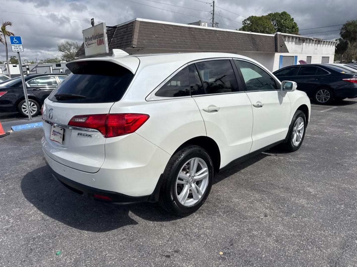 2015 WHITE ACURA RDX TECHNOLOGY (5J8TB3H57FL) with an 3.5L engine, Automatic transmission, located at 2929 9th St. West, Bradenton, 34205, (941) 242-2810, 27.473591, -82.570679 - Thanks for inquring into DriveNation USA! All vehicles listed can be viewed at www.drivenationusa.com for vehicle history reports and additonal info. We cannot quote any terms such as down payments or monthly payments without an application. You can apply directly at www.drivenationusa.com or by con - Photo#8