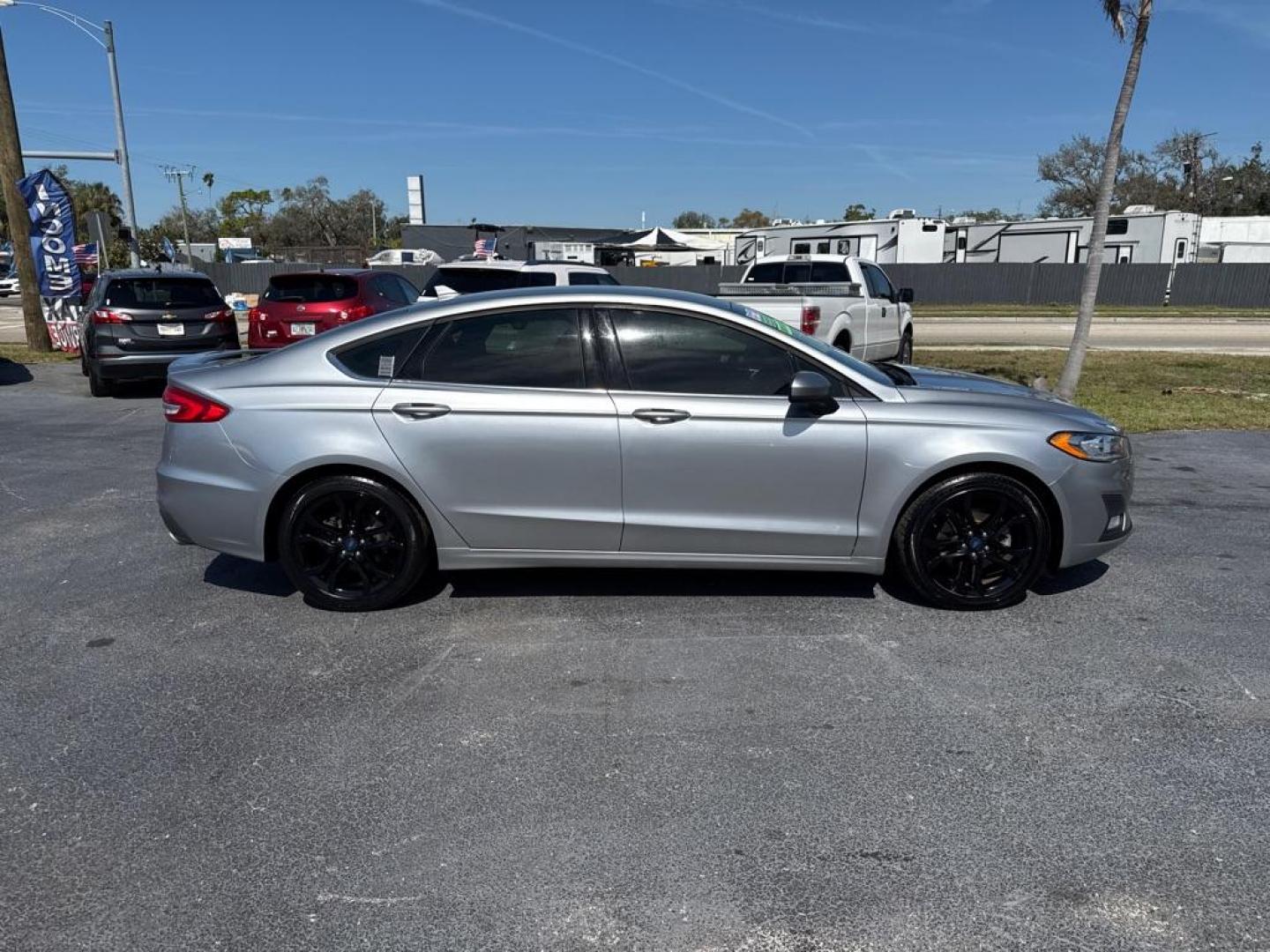 2020 GRAY FORD FUSION SE (3FA6P0HD3LR) with an 1.5L engine, Automatic transmission, located at 2929 9th St. West, Bradenton, 34205, (941) 242-2810, 27.473591, -82.570679 - Photo#9