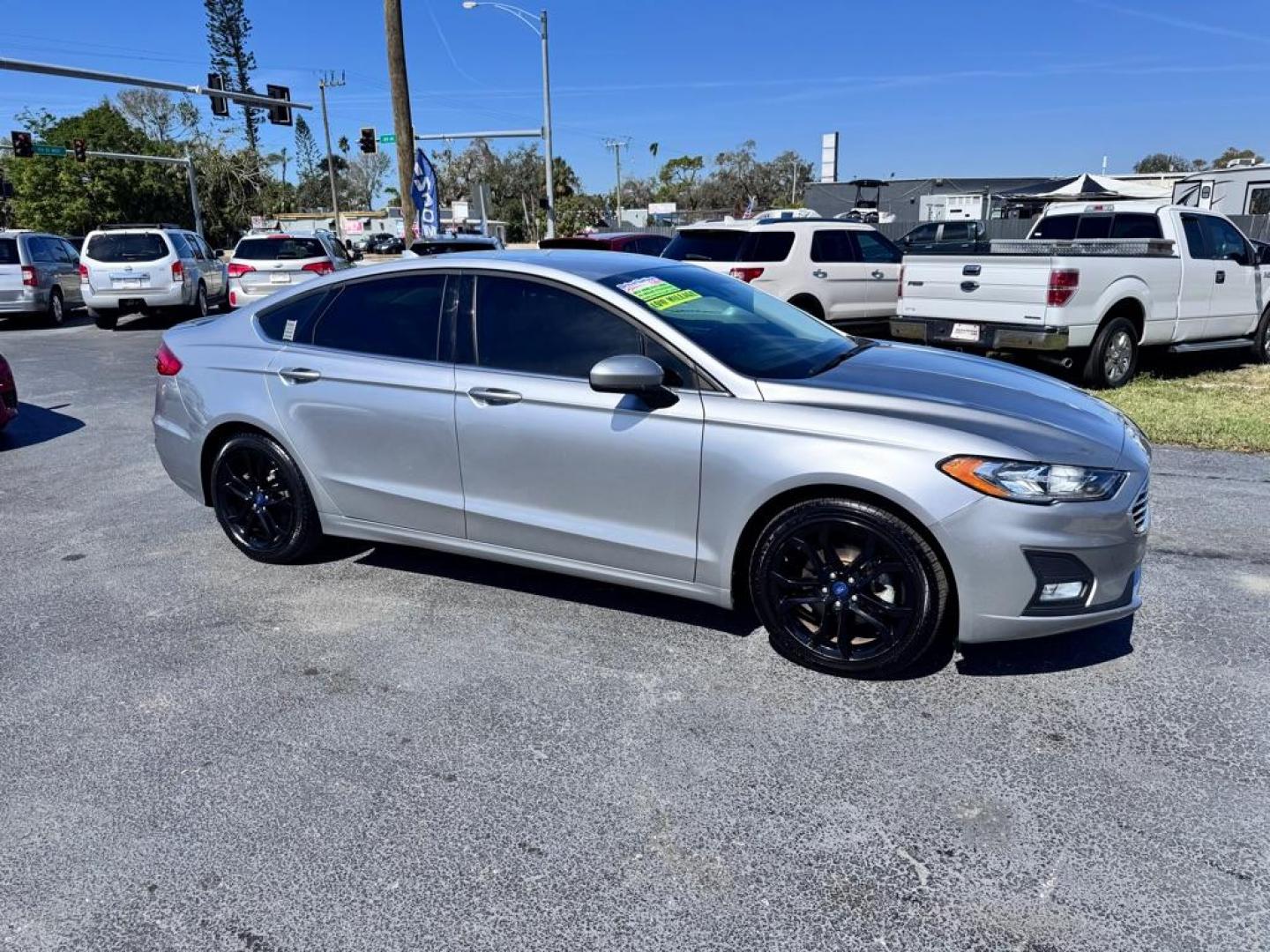 2020 GRAY FORD FUSION SE (3FA6P0HD3LR) with an 1.5L engine, Automatic transmission, located at 2929 9th St. West, Bradenton, 34205, (941) 242-2810, 27.473591, -82.570679 - Photo#2