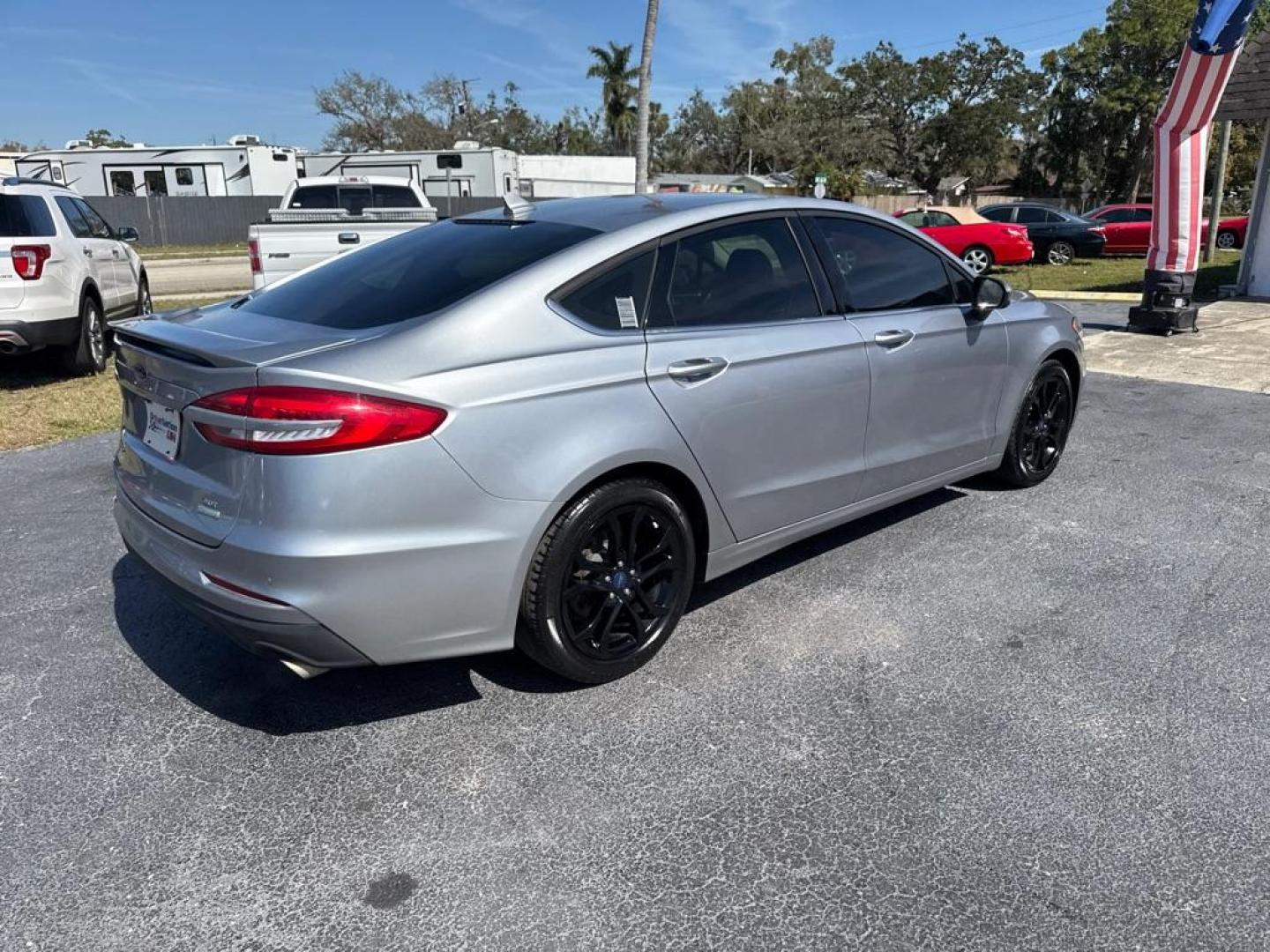 2020 GRAY FORD FUSION SE (3FA6P0HD3LR) with an 1.5L engine, Automatic transmission, located at 2929 9th St. West, Bradenton, 34205, (941) 242-2810, 27.473591, -82.570679 - Photo#8