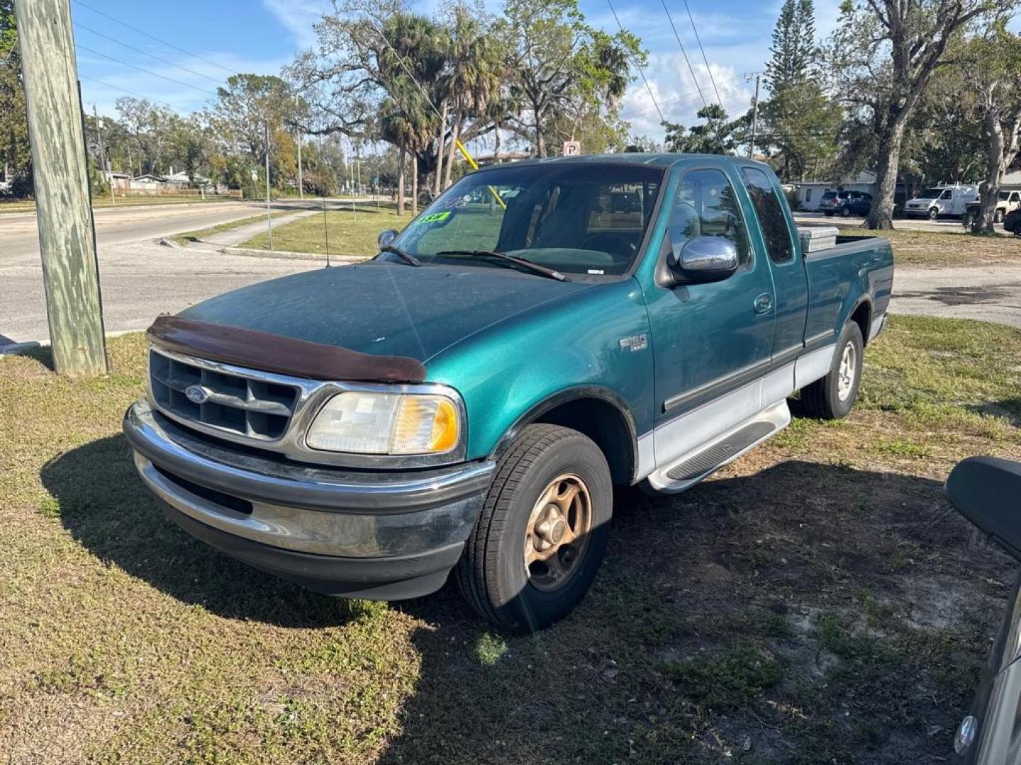 1997 GREEN FORD F150 (1FTDX1760VK) with an 4.6L engine, Automatic transmission, located at 2929 9th St. West, Bradenton, 34205, (941) 242-2810, 27.473591, -82.570679 - Photo#0