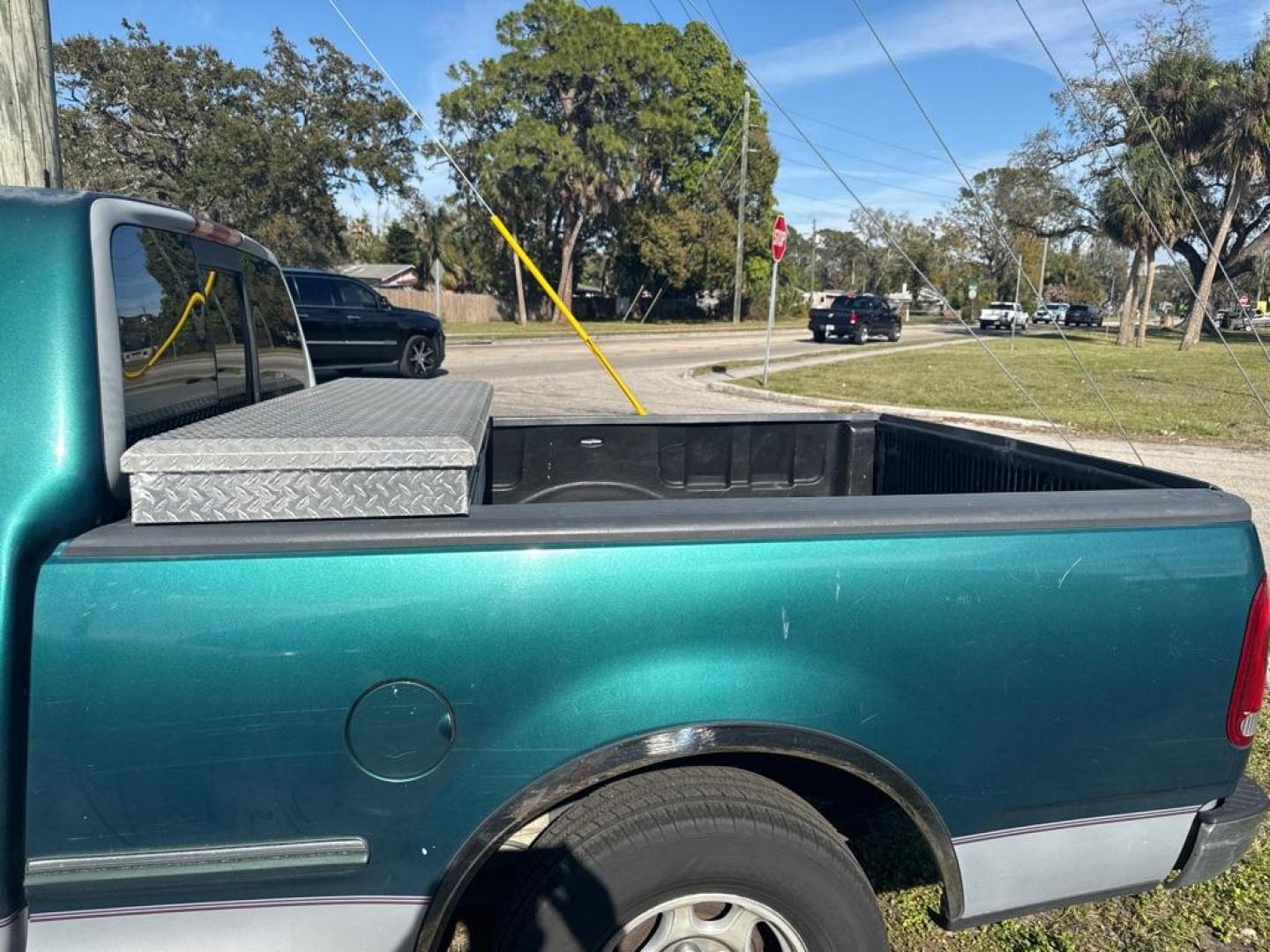 1997 GREEN FORD F150 (1FTDX1760VK) with an 4.6L engine, Automatic transmission, located at 2929 9th St. West, Bradenton, 34205, (941) 242-2810, 27.473591, -82.570679 - Photo#3